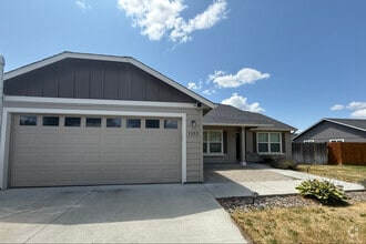 Building Photo - 1353 E Raymond Dr