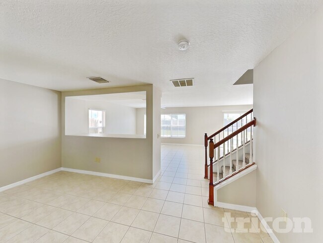 Foto del edificio - 10432 Boyette Creek Blvd