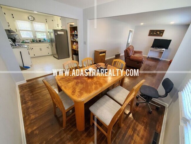 Foto del edificio - Spacious Overland Park Ranch Home w/Finished Basement-Available NOW!!