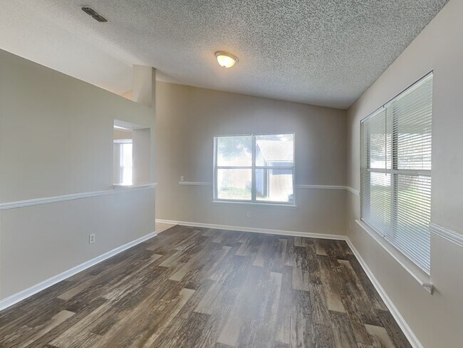 Foto del edificio - 315 Springfield Ct
