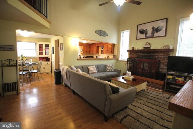 Foto del edificio - 48 Poor Farm Rd