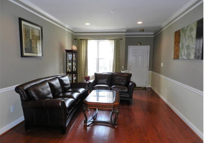 Foto del edificio - 219 Tall Pines Dr