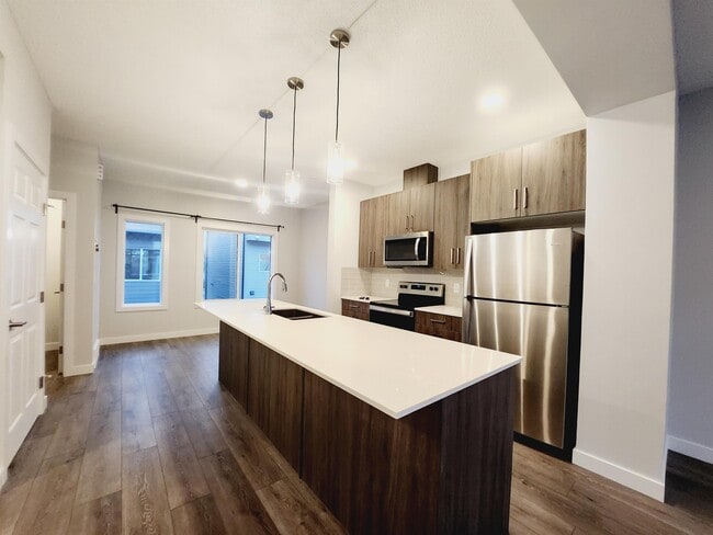 Building Photo - 804 Welsh Dr SW