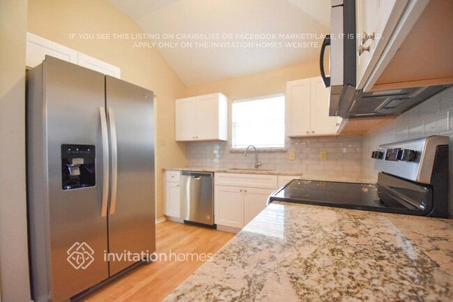 Foto del edificio - 924 Teakwood Ln