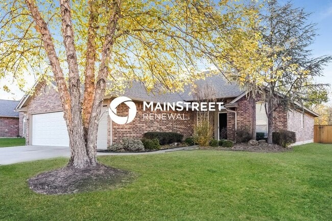 Foto del edificio - 3 Bedroom Pet-Friendly Home in Moore, OK with Main Street Renewal