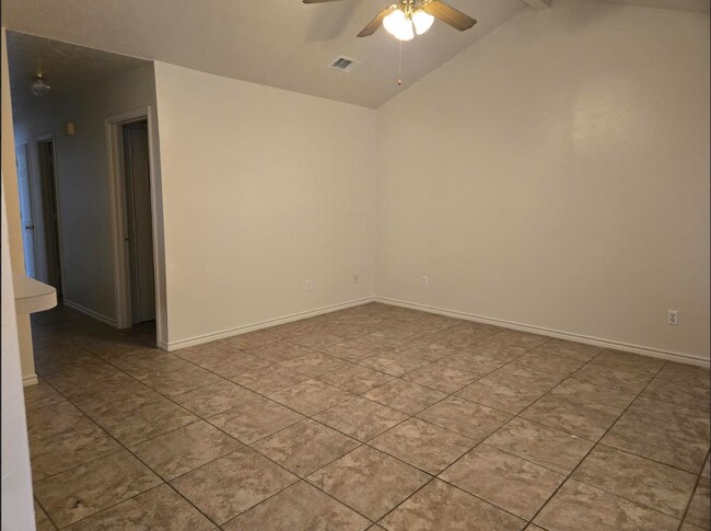 Building Photo - 1706 Dexter Dr S