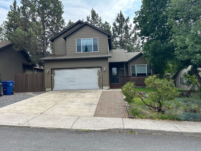 Building Photo - 3 Bedroom Home in SW Bend Just Minutes From the Old Mill