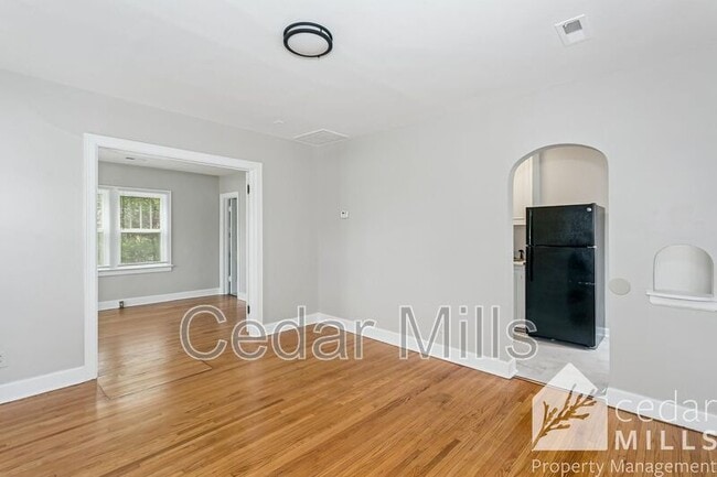 Building Photo - 405 N Hillside St