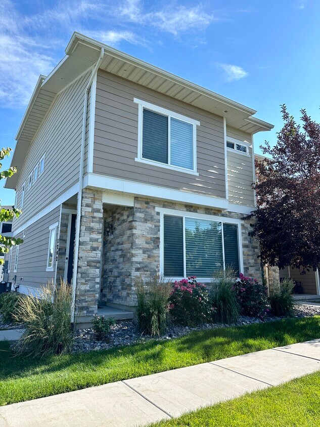 1742 W Nikos Ln, South Jordan, UT 84095 Townhome Rentals in South