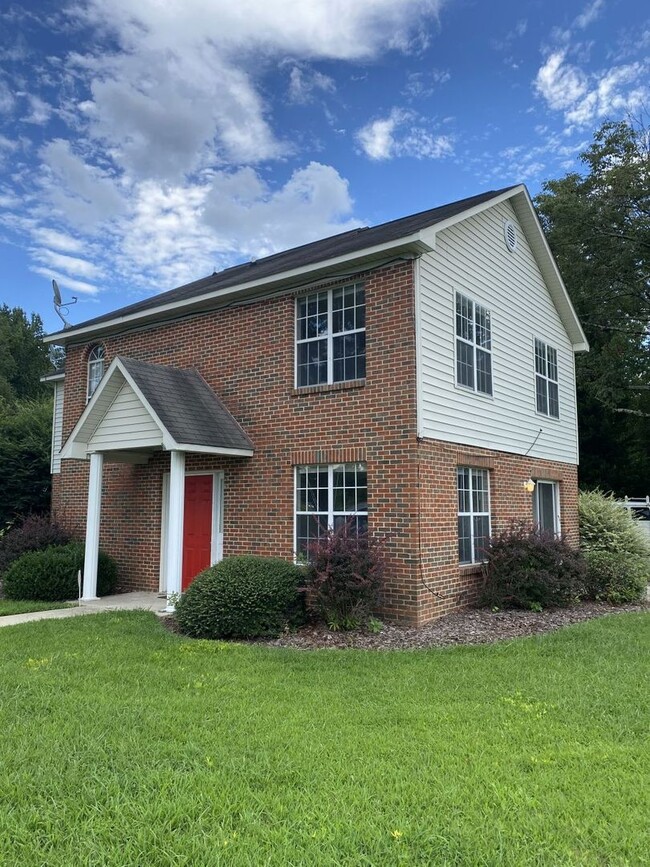 Building Photo - 2 Story, 2 Bedroom townhome  on Mt. Holly-...