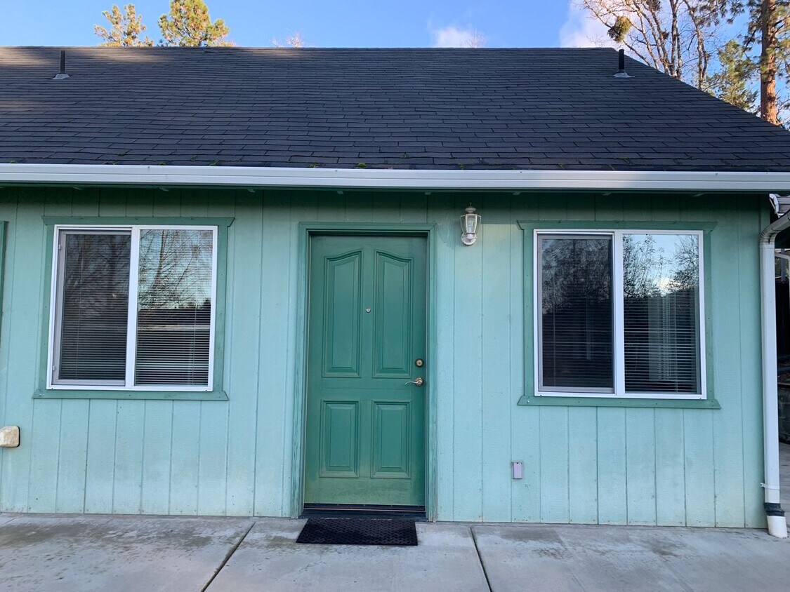 2055 Hamilton Ln, Grants Pass, OR 97527 House Rental in Grants Pass