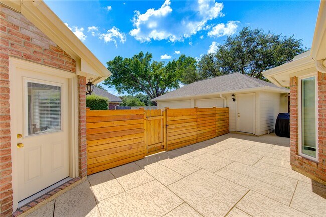 Foto del edificio - 14323 Rosehill Estates Ln