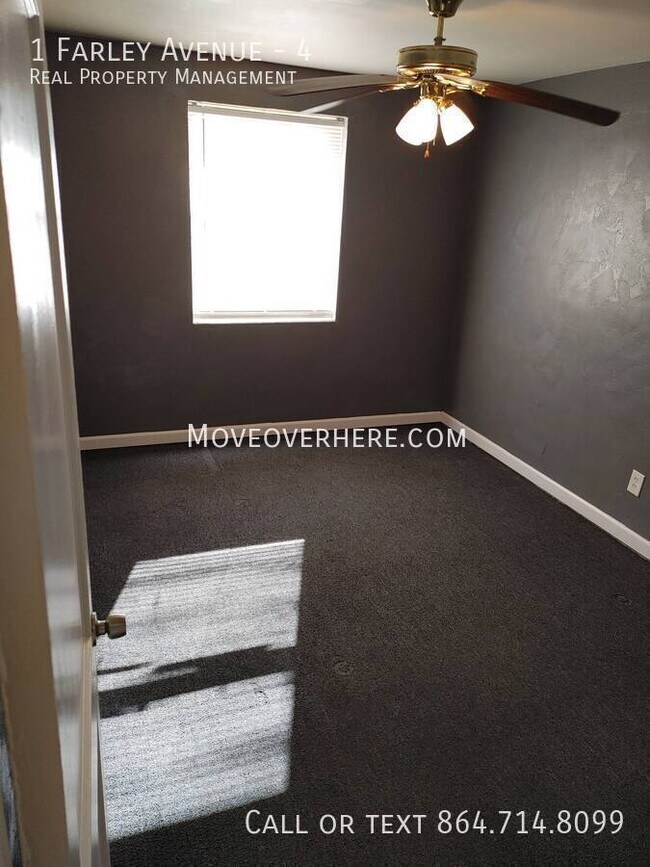 Foto del edificio - 1 Farley Ave