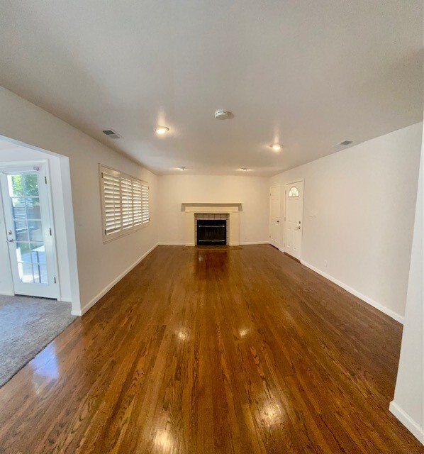 Building Photo - 746 W Hacienda Ave