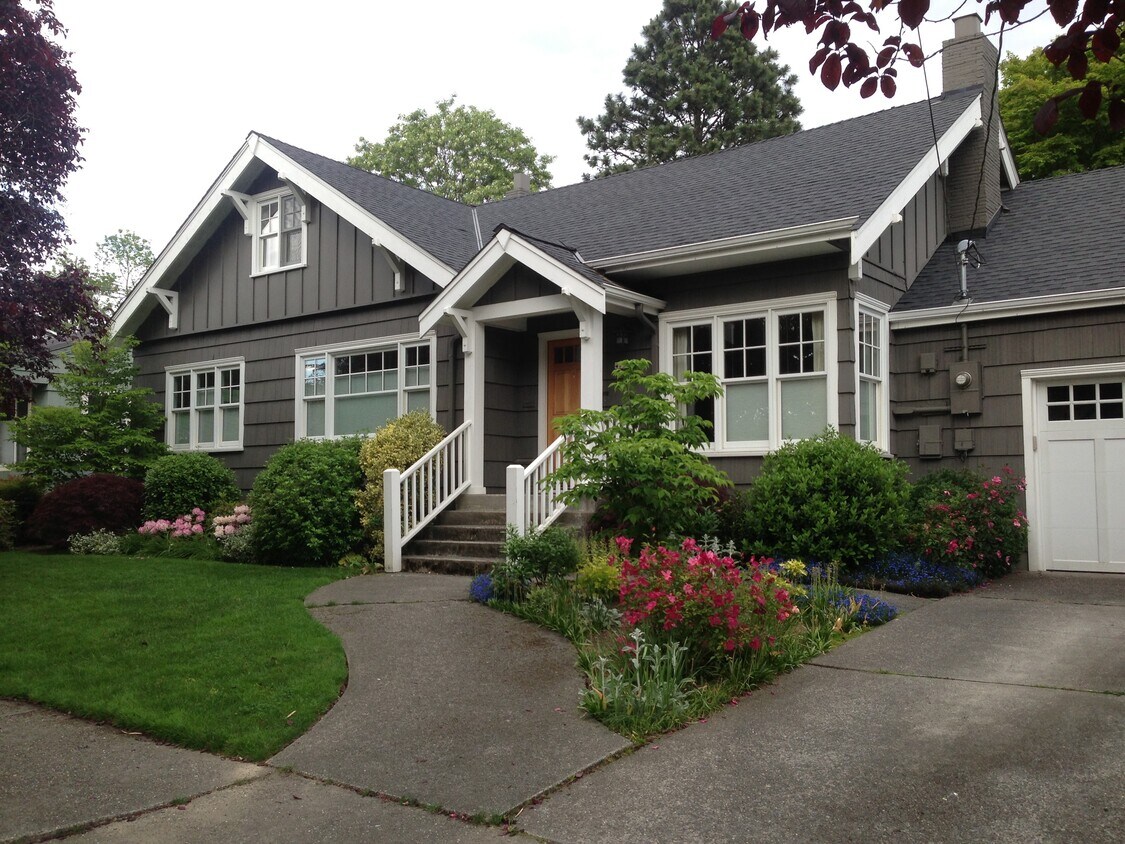 Primary Photo - 4750 46th Ave NE