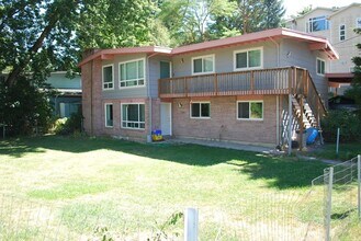 Building Photo - 725-727-727 SE Ridgeview St