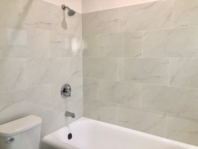 Large deep cast iron tub - 4718 Dockweiler St