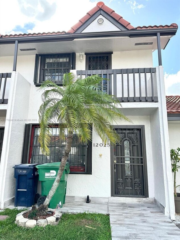 Foto principal - 12025 SW 10th St