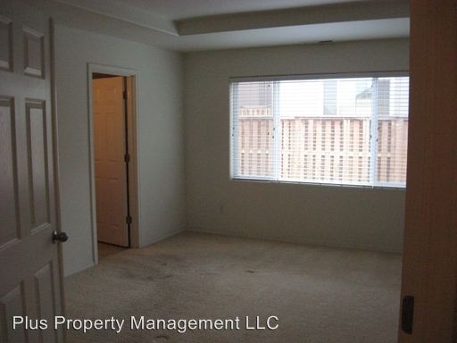 Building Photo - 2863 NE Forum Dr