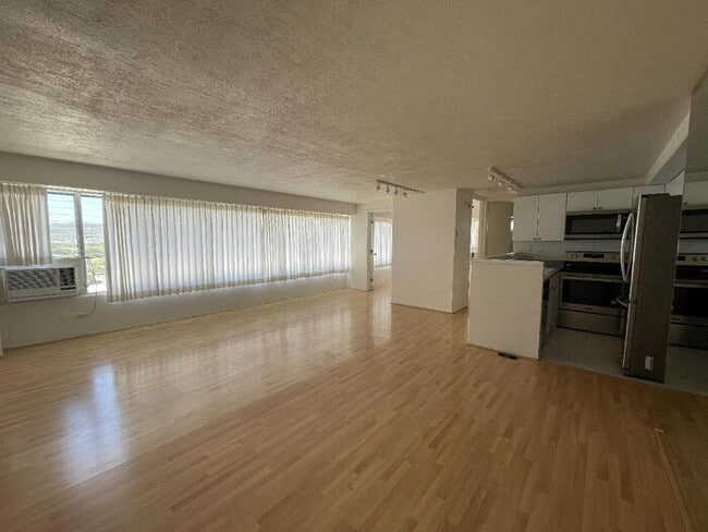 Building Photo - Regency Tower 2/2/1 sec, W/D, D/W, A/C, po...