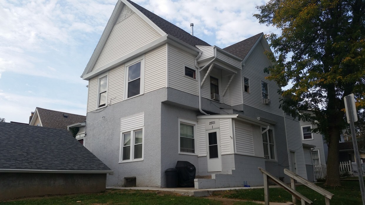 Primary Photo - 2501 Poppleton Ave