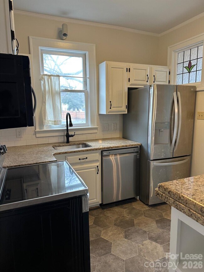 Foto del edificio - 407 W 9th St