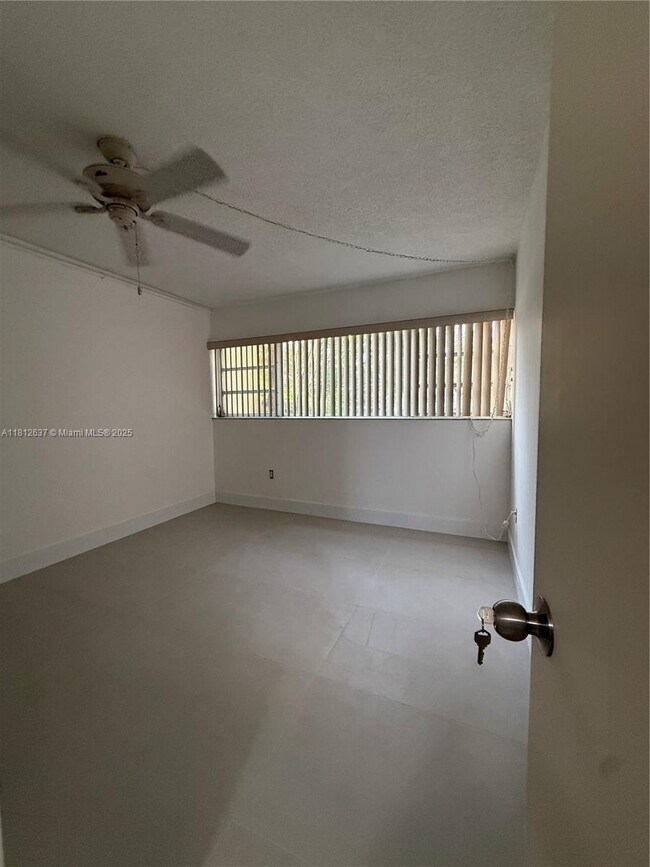 Foto del edificio - 14293 Kendale Lakes Cir