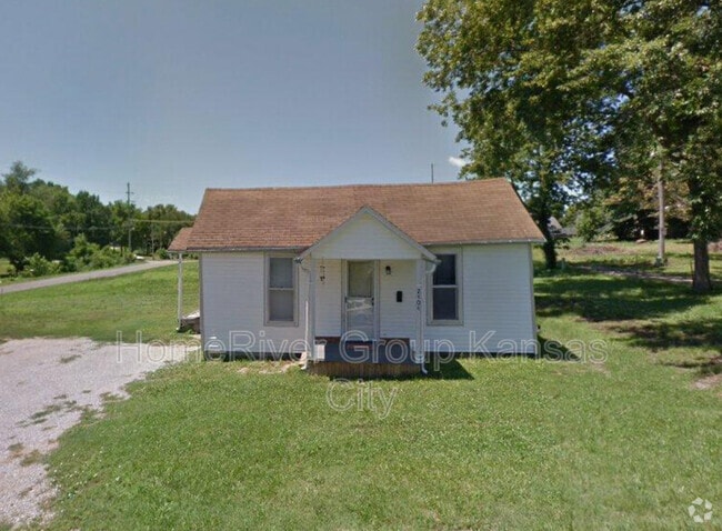 Building Photo - 2304 Elm St