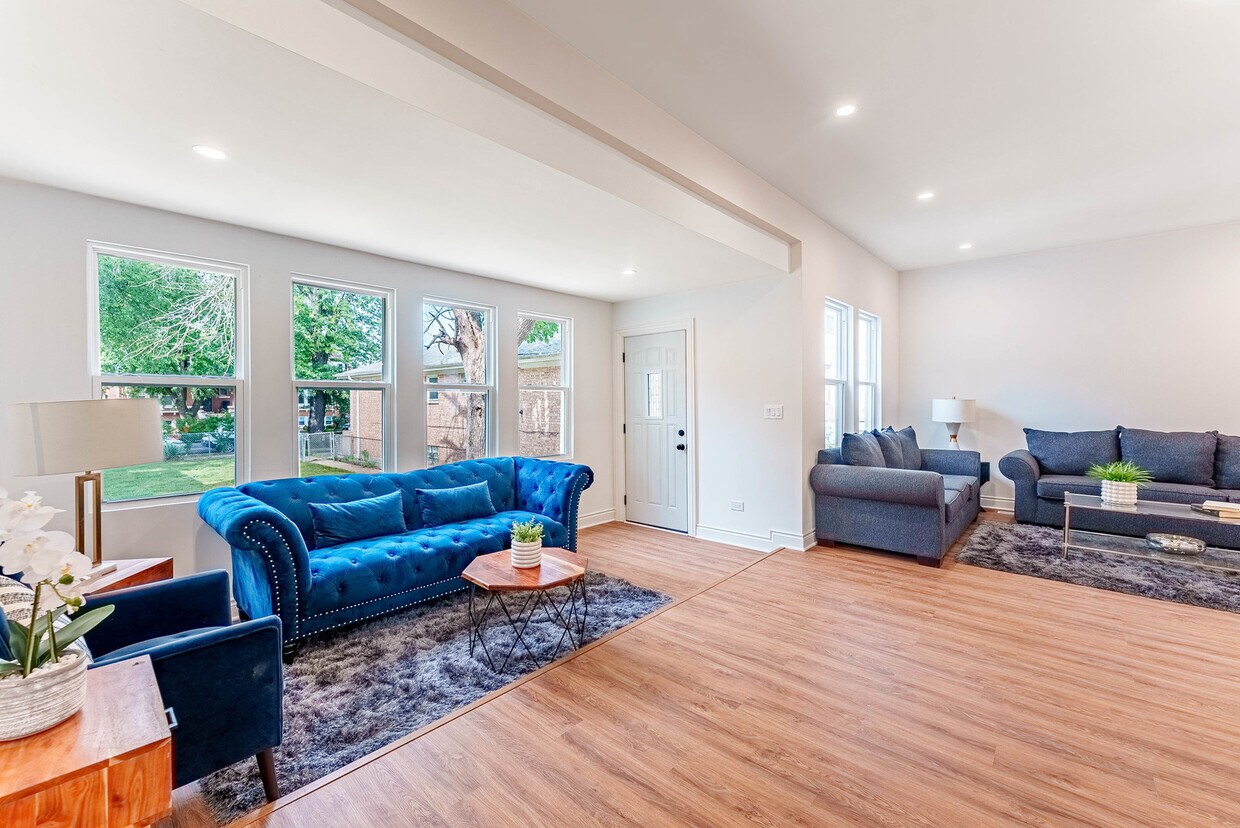 Foto principal - 2343 Ridgeland Ave