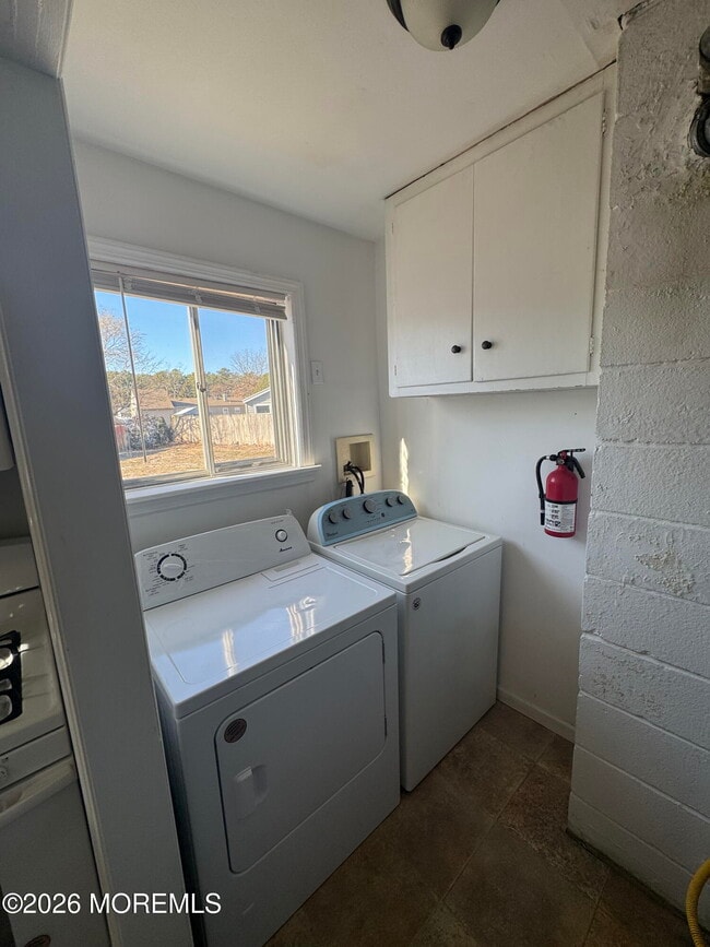 Building Photo - 8 View Dr