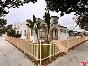Building Photo - 496 E 52nd St