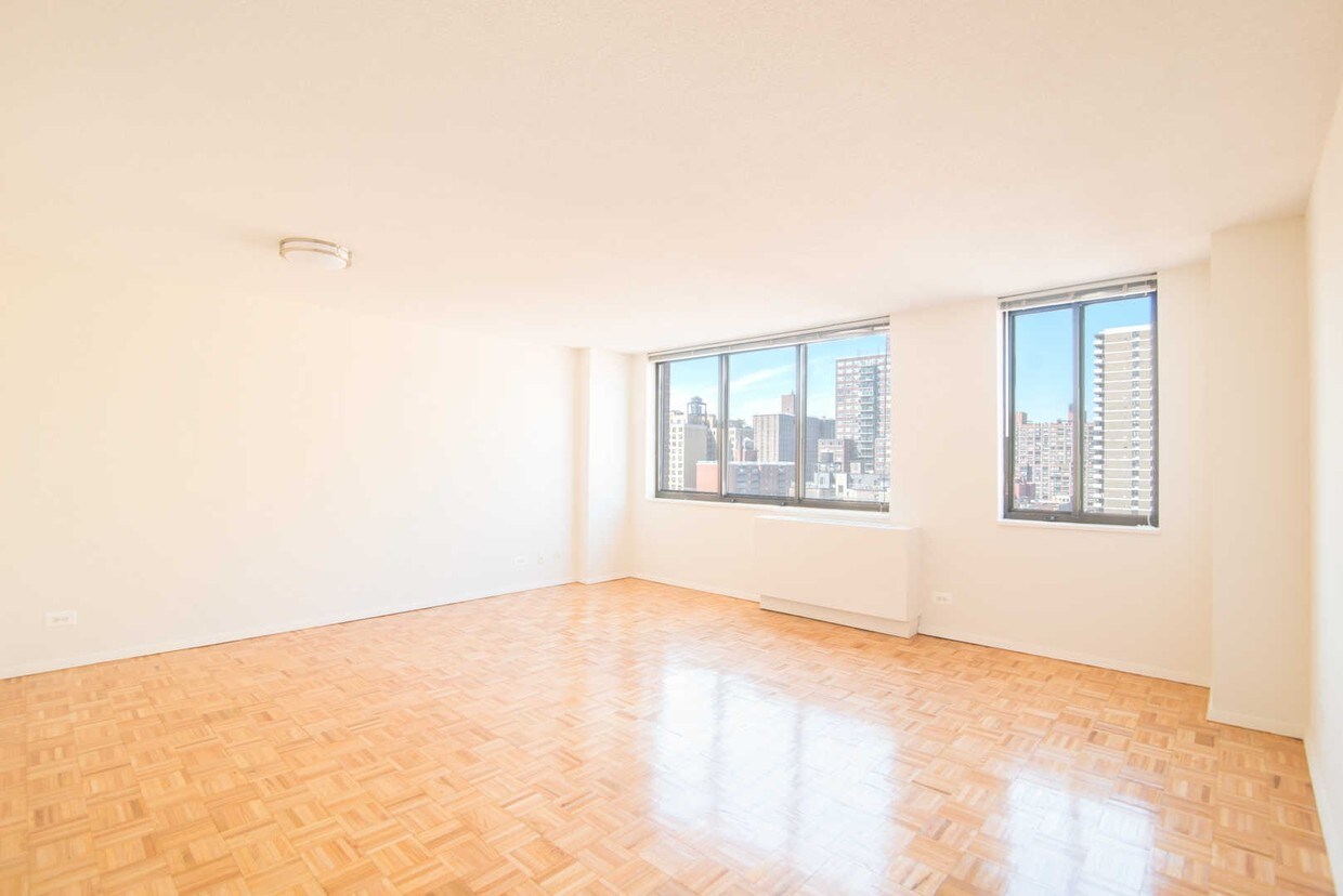 Foto principal - 731 Columbus Ave