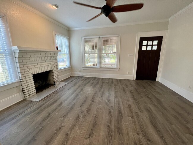 Foto del edificio - 1515 E Washington St