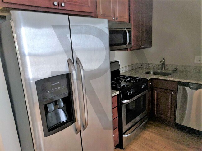 Building Photo - 4904 N Hoyne Ave