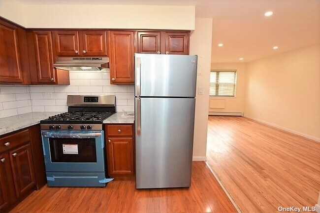 Building Photo - 58-15 Maspeth Ave