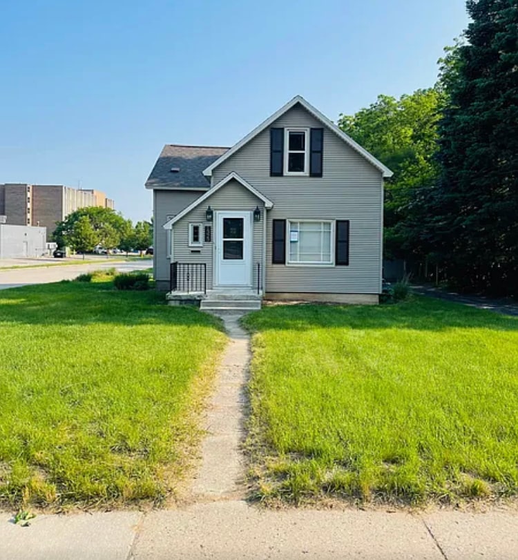 Primary Photo - 1323 Leonard St NE