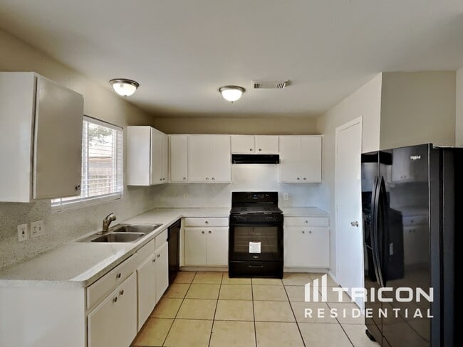 Building Photo - 12844 Edgewood Park Dr