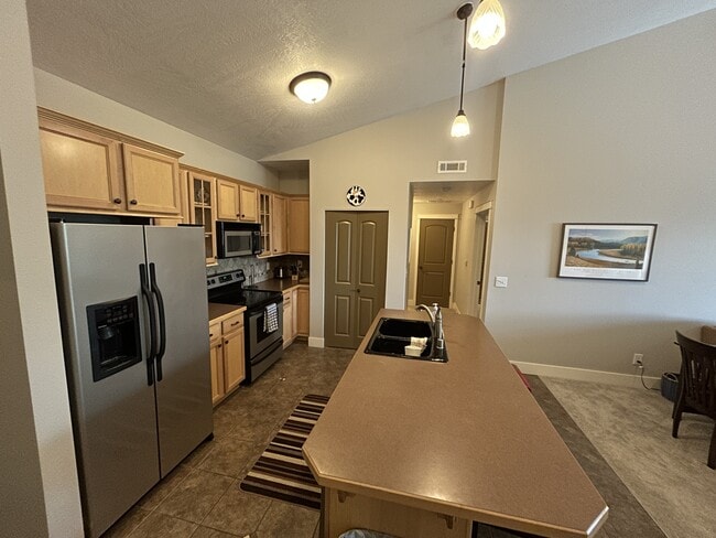 Building Photo - 2025 Mullan Rd