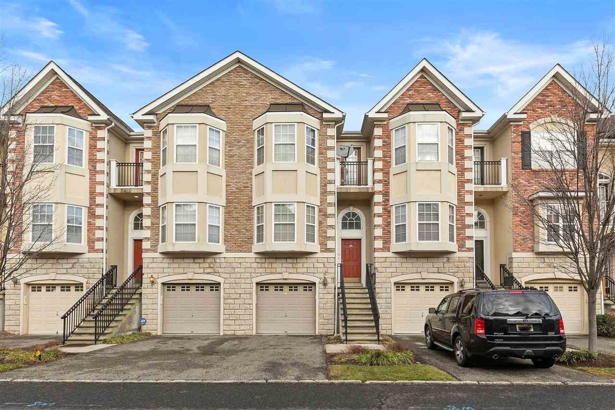34 Mallard Pl, Secaucus, NJ 07094 Apartment for Rent in Secaucus, NJ