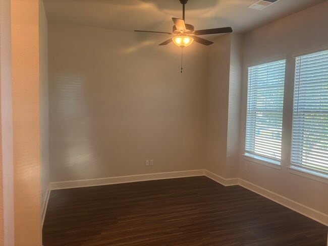 Building Photo - 8625 Spindletop Dr