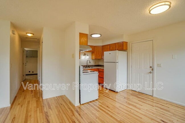 Building Photo - 609 W McLoughlin Blvd