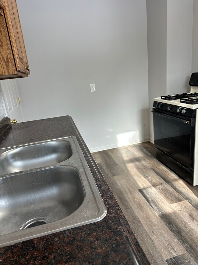 Foto del edificio - 2340 E 90th St