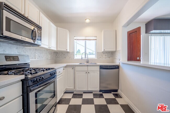 Building Photo - 1240 Lodi Pl