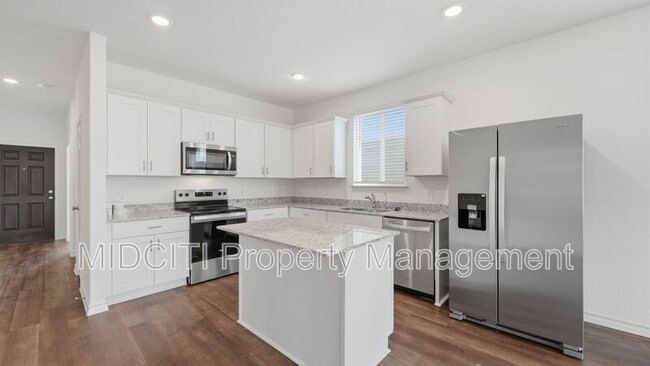 Building Photo - 956 Heartseed Ave