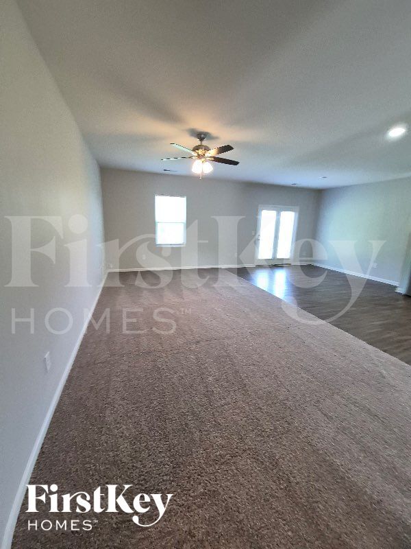 Building Photo - 123 Siena Dr