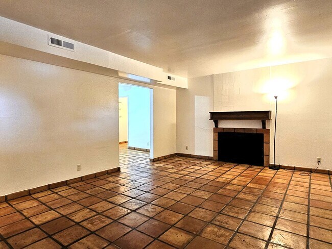 Foto del edificio - Welcome to this beautiful 4-bedroom, 2-bat...