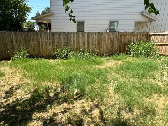 Foto del edificio - Move Fast! Gated Townhome Near Lackland AFB with Private Yard & EV-Ready Garage