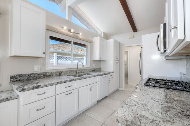 Building Photo - San Diego- Near Del Cerro - Refreshed 4 bed / 2 bath Home w/Solar ,A/C, Large Yard, Garage, and M...