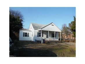 Building Photo - 1643 Briarfield Rd