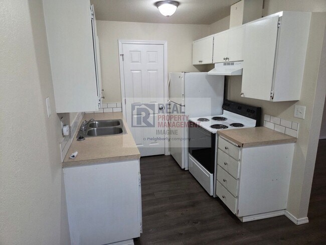 Foto del edificio - Charming 1 Bedroom In Quiet Neighborhood!